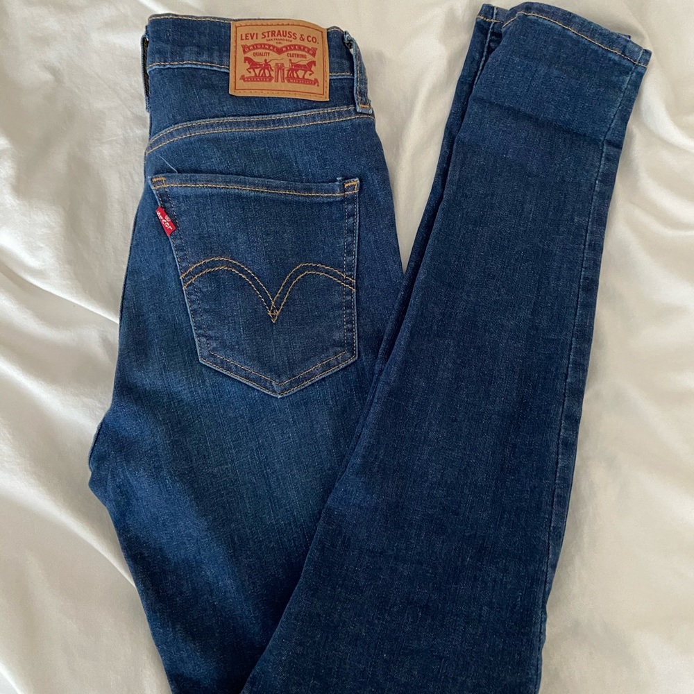 Levi’s Skinny Jeans LIKE NEW 25